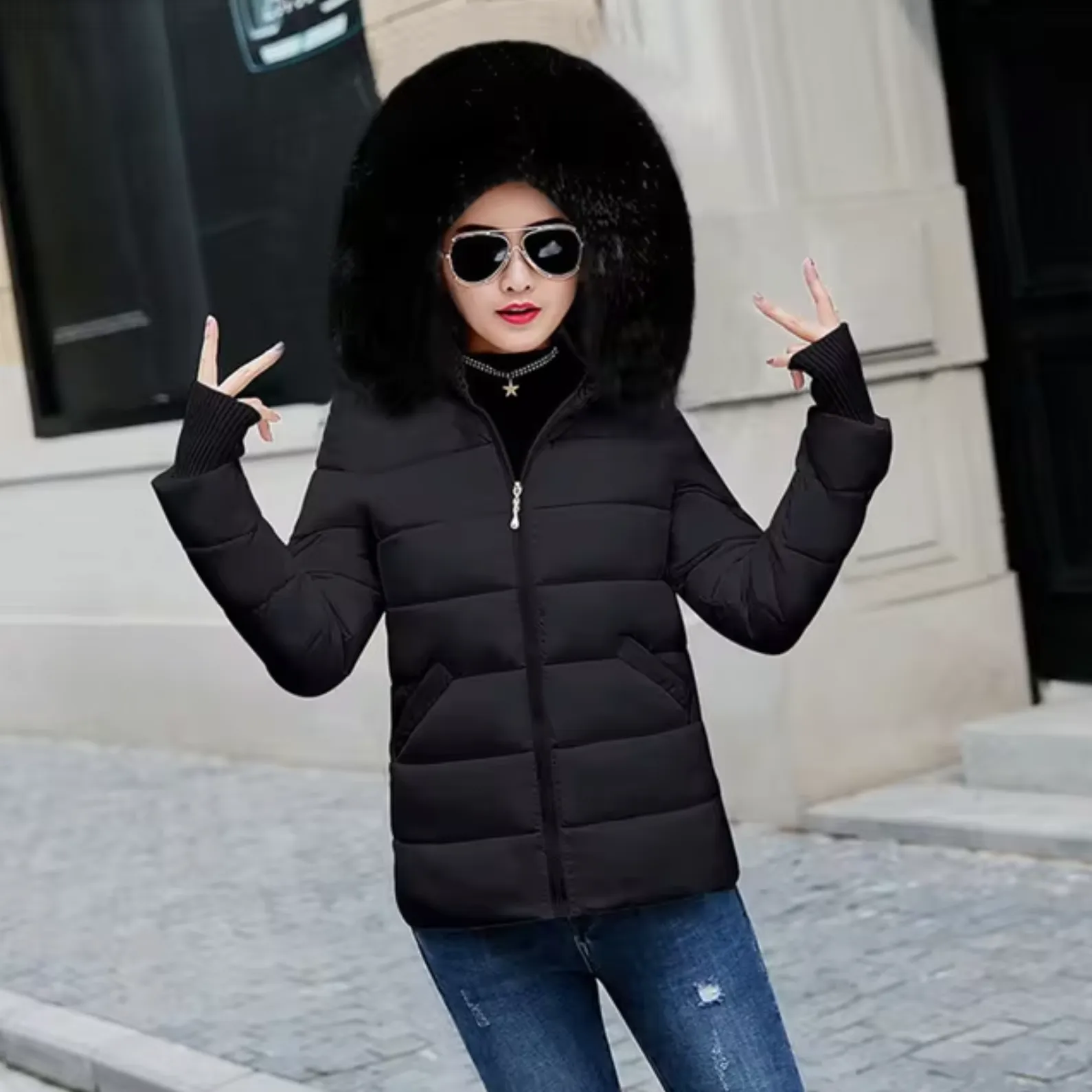 Autri Winterjacke | Warme kurze Winterjacke mit abnehmbarem Kunstfellkragen für Damen