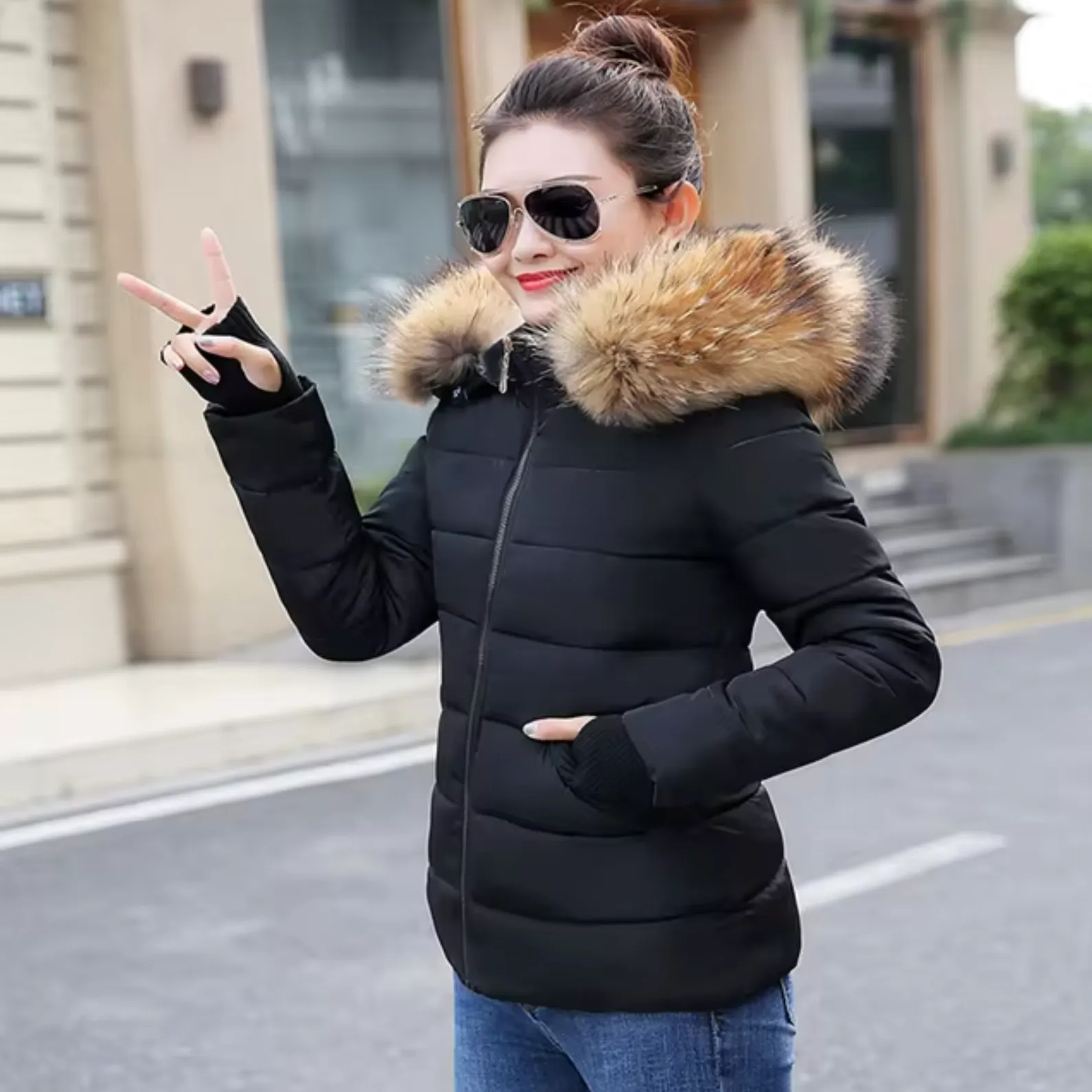 Autri Winterjacke | Warme kurze Winterjacke mit abnehmbarem Kunstfellkragen für Damen