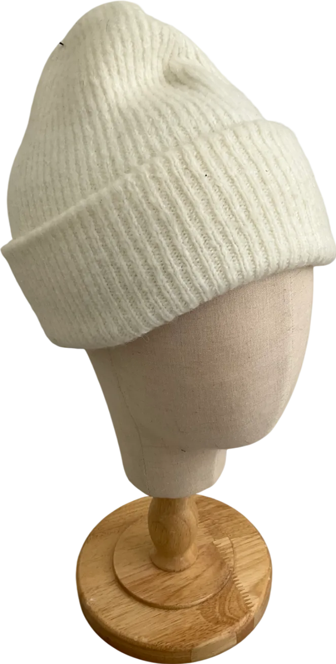 ZARA Cream Knitted Beanie UK M